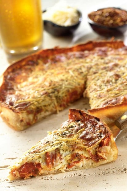 Uno's Cheese and Tomato Deep Dish Pizza